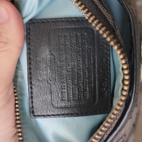 Coach Swing Body CrossBody with Coach Scarf as a Bonus - Picture 9 of 9